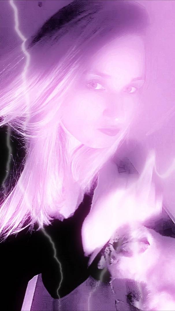 👱🏻♀️💜✨