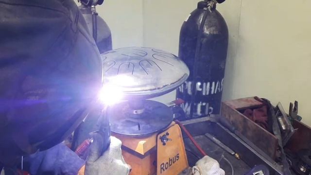 TIG сварка Глюкофона на вращателе, с помощью нашего устройства Microfeed. Спасибо Борису, из Питера!