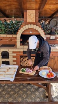 Pregătim pâinea și legumele pentru slănină picurată!