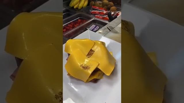 Такого завтрака точно хватит до обеда 🥪