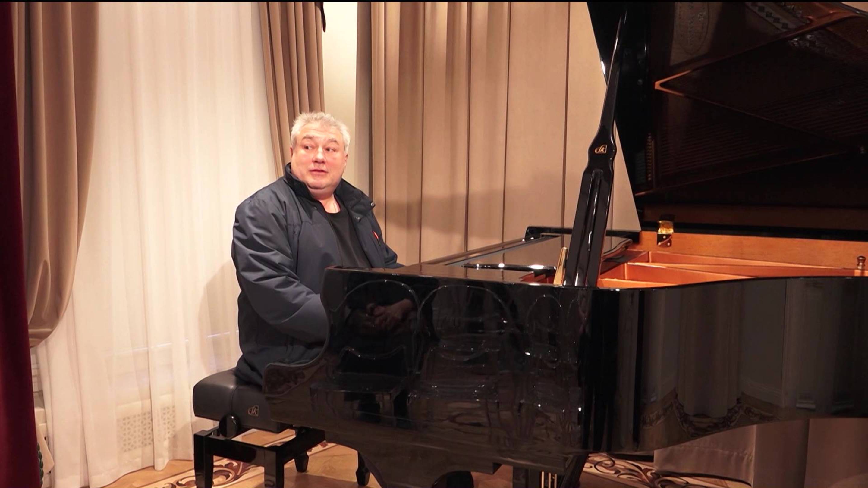 Знаменитый пианист Вадим Руденко сыграл на фортепиано в Музее музыки имени Федора Шаляпина в Уфе