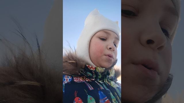 я такая крутая я могу сломать лёд
