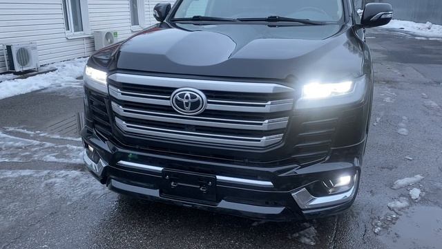 Toyota Land Cruiser 200 рестайлинг, переделка в Тойота 300 Тюнинг Покраска Установка Арки в СПб