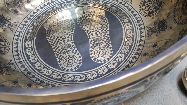 Кованая поющая чаша гигантская (60,5 см, диапозон: Ми 41 Гц - Си 123 Гц) / shamanic.moscow