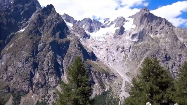 What to Wear and How to Pack for a Hiking Trip in the Alps