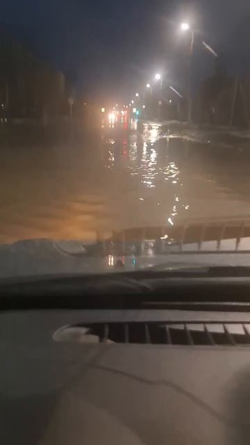Улица Полтавская в Оренбурге вода из канализации
