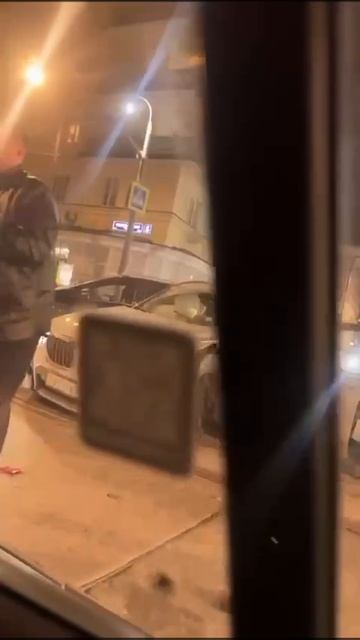 ‼️Автомобиль влетел в толпу людей на остановке в центре Москвы‼️