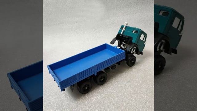 Модель автомобиля коллекционная 143 КАМАЗ 5320