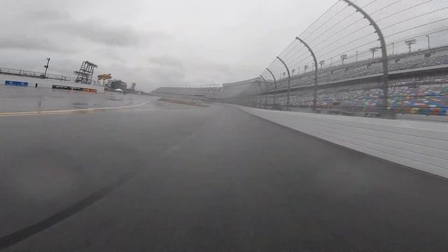 Daytona Motorcycle Racing in the Rain with Crash!