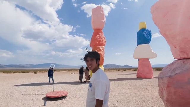 Art installation in the desert. Seven magic mountain #vegas #artibstallation