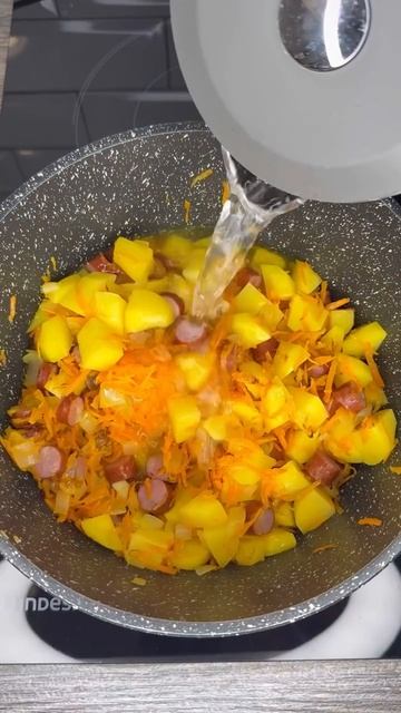 🍲 Сливочный суп с копчёными колбасками
#супы