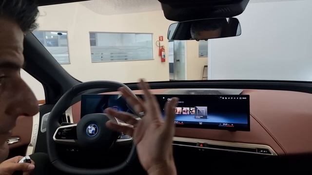 BMW iX - 630 km DE AUTONOMIA, GRADE QUE SE REGENERA EM BATIDA E O MELHOR INTERIOR DO MUNDO! VEM VER