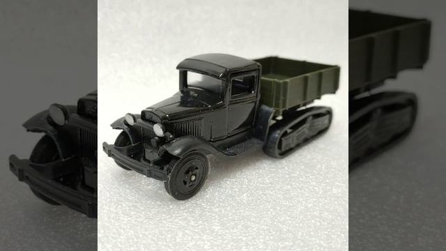 Модель автомобиля коллекционная 143 грузовик ГАЗ-60
