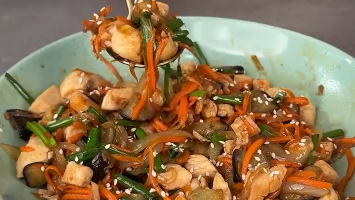 Тёплый САЛАТ с баклажанами...🥗🍆😋 Рецепт в описании ✍️