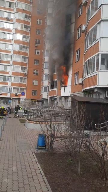 Таджики подожгли съёмную квартиру в Москве. Не сдавайте жильё мигрантам😡