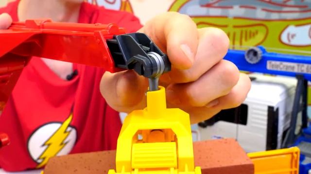 У БЕН 10 сломался Кран на машинке! - Видео игрушки для мальчиков. Новые игры машинки с Фёдором
