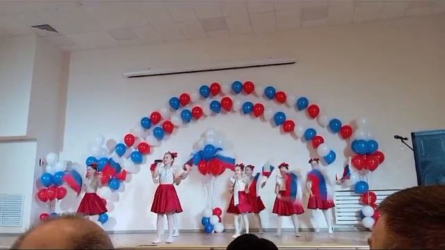 Вероника Владимирова и анс. Фантазеры Боровихинская СОШ 2025.mp4