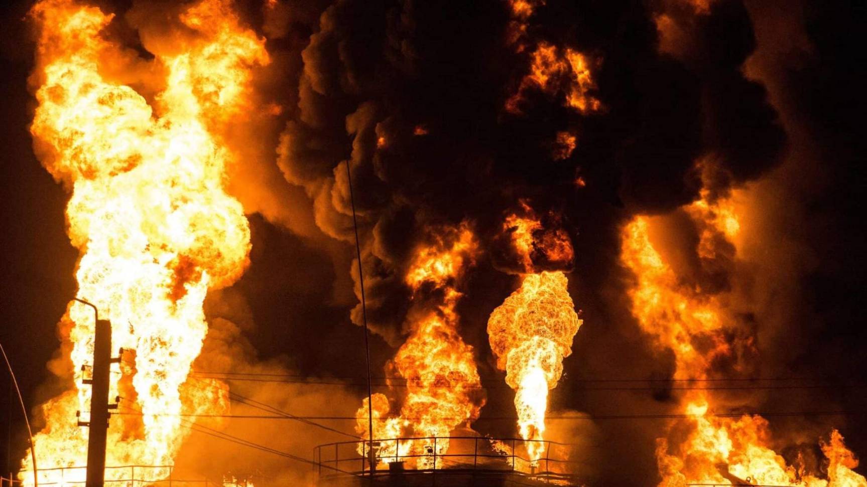 Несколько человек пострадали при взрыве на нефтеперерабатывающем предприятии в Рязани