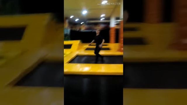 Делаем трюки на батутах