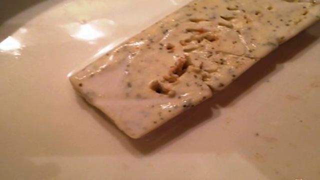 Куриное филе в манной панировке с сырным соусом