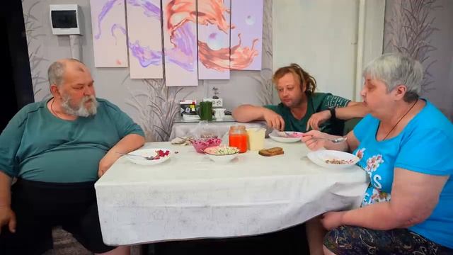 Сытный ужин счастливой семьи ЛУЧШИЙ САД И ОГОРОД купил стеновую панель ПОДВАЛ ИЛЬИЧА семья доброты