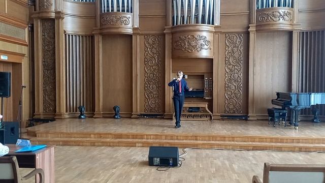 Песню "Где мы будем завтра" исполняет Сержантов Илья