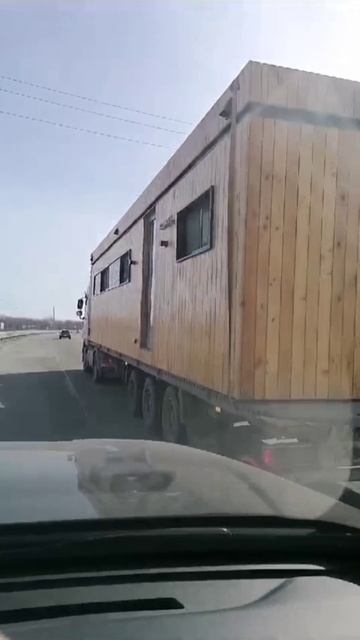 Едет к себе домой