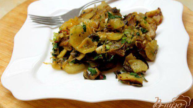 Жаренный картофель с грибами и свининой