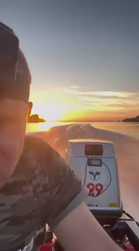 катамаран по волге на закат