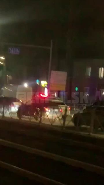 😨 Водитель ВАЗа, уходя от погони, устроил массовое ДТП на проспекте Нариманова