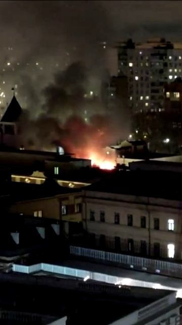 Огромный пожар в центре Москвы