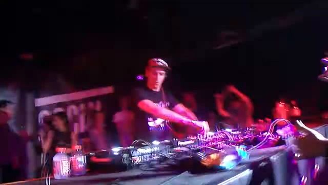 Boys Noize playing Alan Braxe - Vertigo (Thomas Bangalter Virgo Edit) @ Social Club 20/09/13