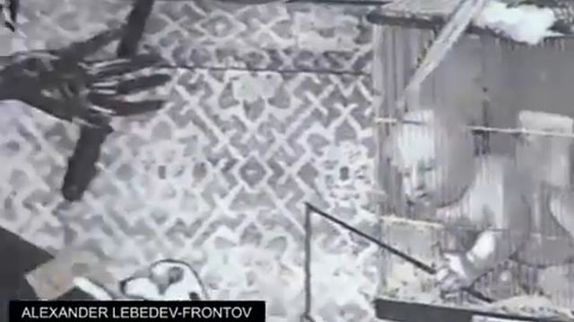 Александр Лебедев-Фронтов мучает съемочную группу своей музыкальной импровизацией. 1996 год