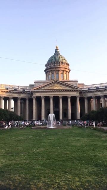 Россия Санкт Петербург Невский проспект Казан￼￼ский Собор фонтан