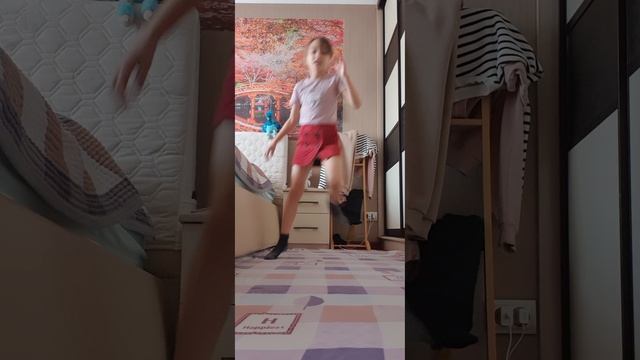 Лепесток. Miss Darina 

 Поцелую любимого мальчика на 100 лайков!