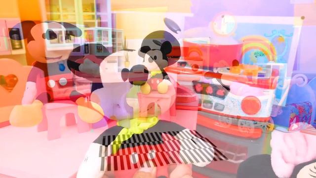 Семья Маусов готовит торт и празднует день рождения! Видео про игрушки для малышей