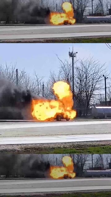 Машина сгорела и взорвалась, никто не пострадал.