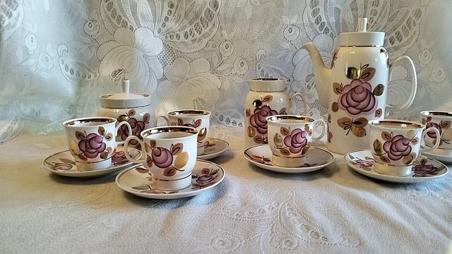 Артёмовский фарфор.Кофейный сервиз с розами. Чашки Дулево старинные.