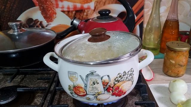 Готовлю быстрый ужин. Много дел сделали.