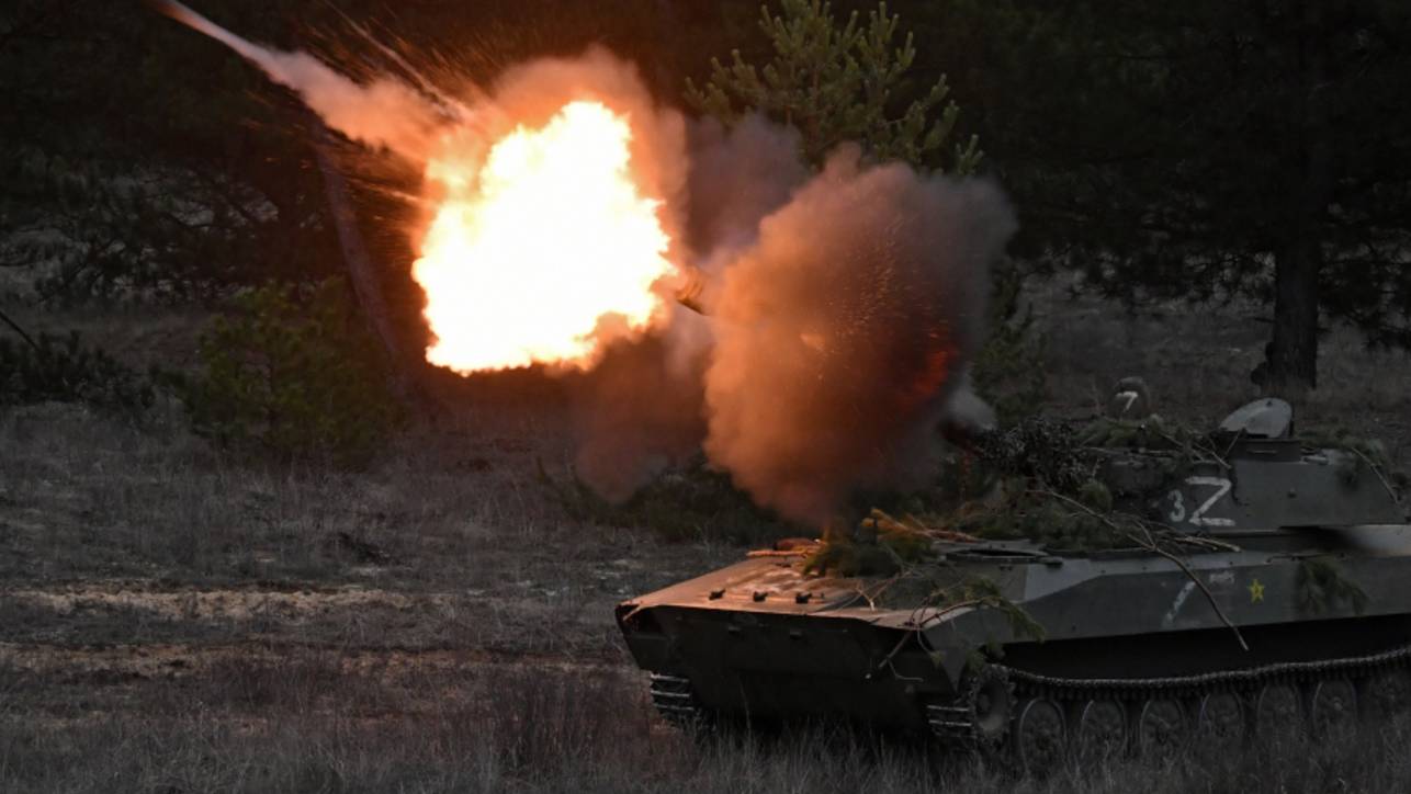 Расчет «Гвоздики» накрыл артиллерийским огнем «опорник» ВСУ. Лучшее видео из зоны СВО