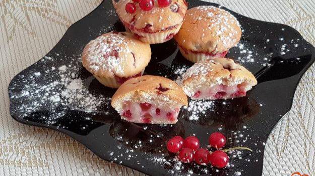 Кексы со смородиной