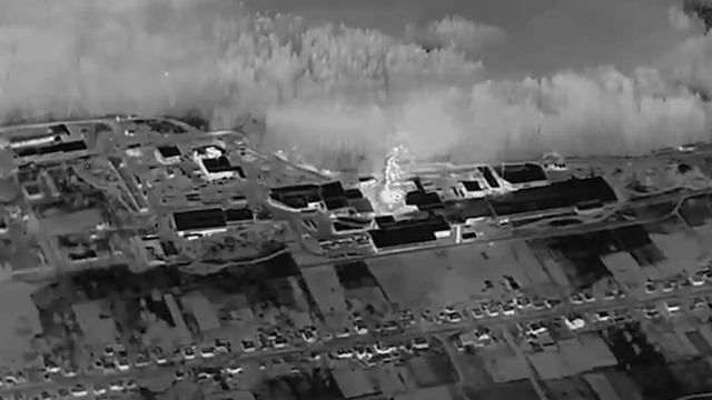 Момент запуска «Герани-2» с пикапа и кадр с бортовой камеры «Герани», применяемой по прифронтовы...