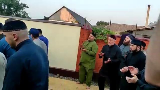 АРГУН-СОВХОЗЕ У АНЗОРА ХАЛИД БАРАКАТНЫЙ МАЖЛИС.