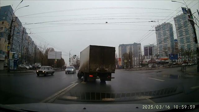 КоАП РФ Статья 12.12. Проезд на запрещающий сигнал светофора или на запрещающий жест регулировщика