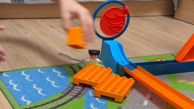 Мир Hot Wheels. Серия 03. Огород