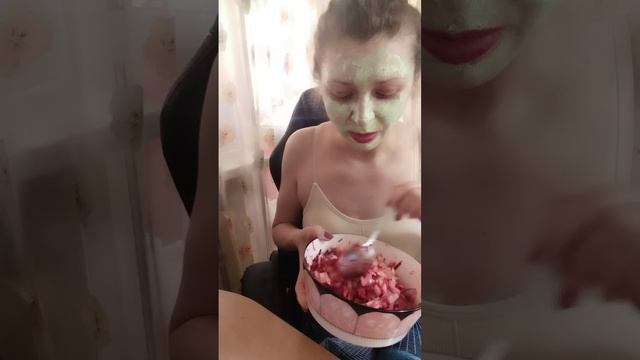1 день.
Поспорили с мужем,45 дней на одной капусте,и 45 дней без алкоголя