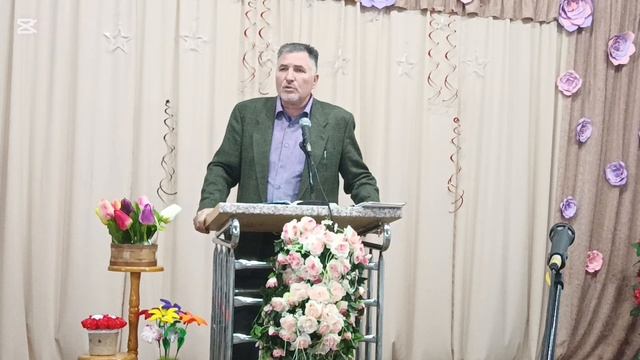 Пастор Виктор Обращение к Церкви и ведущий служения.