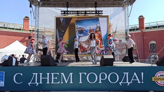 Санкт-Петербург 2024, Ана Агрба и ансамбль танца Барыня #upskirt#шоу#ретро#танец