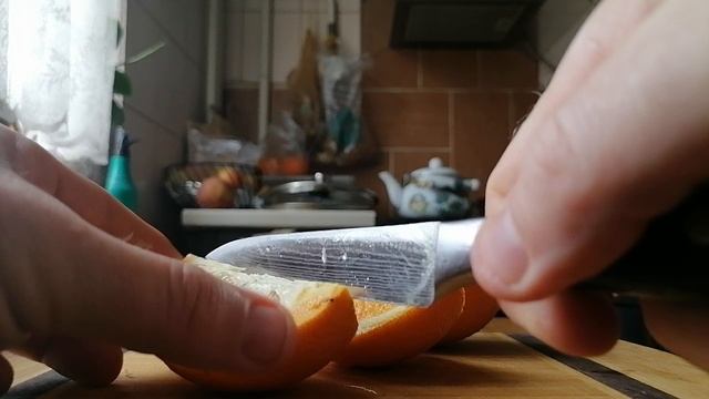 Простой способ съесть апельсин)