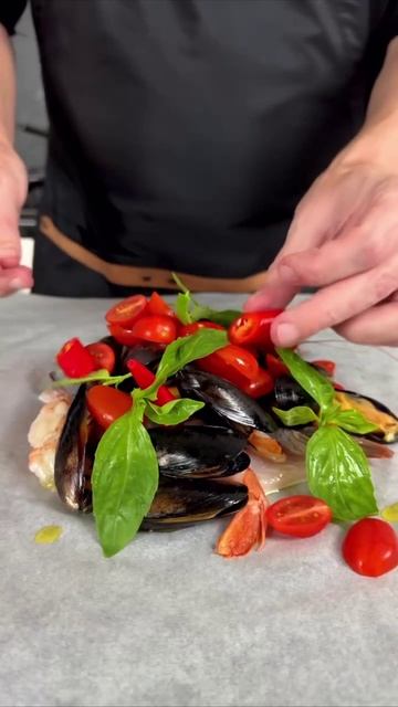 🍤 Ароматные морепродукты в духовке 

 🛒 Ингредиенты: 

🐟 Дорадо — 1 шт. 
🦐 Креветки тигровые — 3